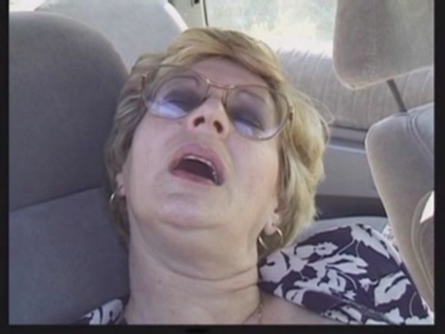 Sex z babcia w samochodzie