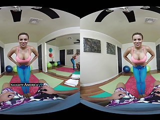 Yoga Sex VR - Luna Star - NaughtyAmericaVR.com