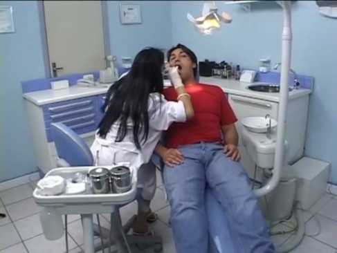 Dentystka dobrala sie do pacjenta
